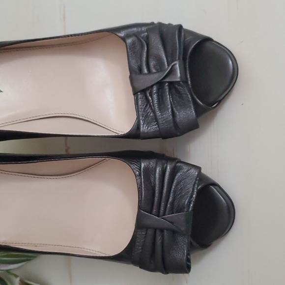 Prada | Gunmetal Leather Pumps with Bow Accent Sz 37 1/2 - Picture 4 of 9